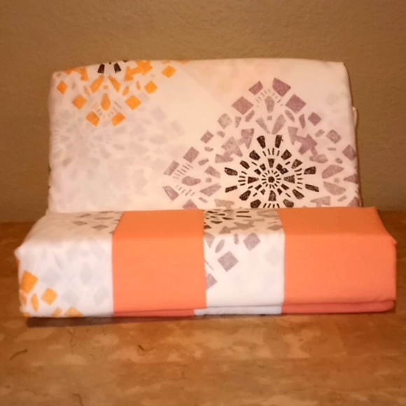 Metropolitan Bamboo Peach Abstract Print King Sheet Set⦠- Picture 2 of 12